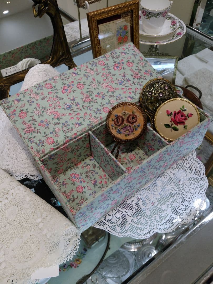 1点モノ★カルトナージュの花柄ボックス★ヨーロッパアンティーク箱フラワープリント