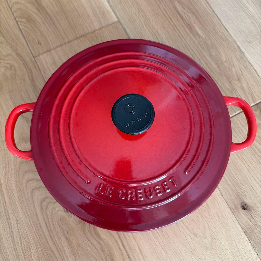 ル・クルーゼ　赤色 両手鍋 浅型 22cm 美品 匿名配送