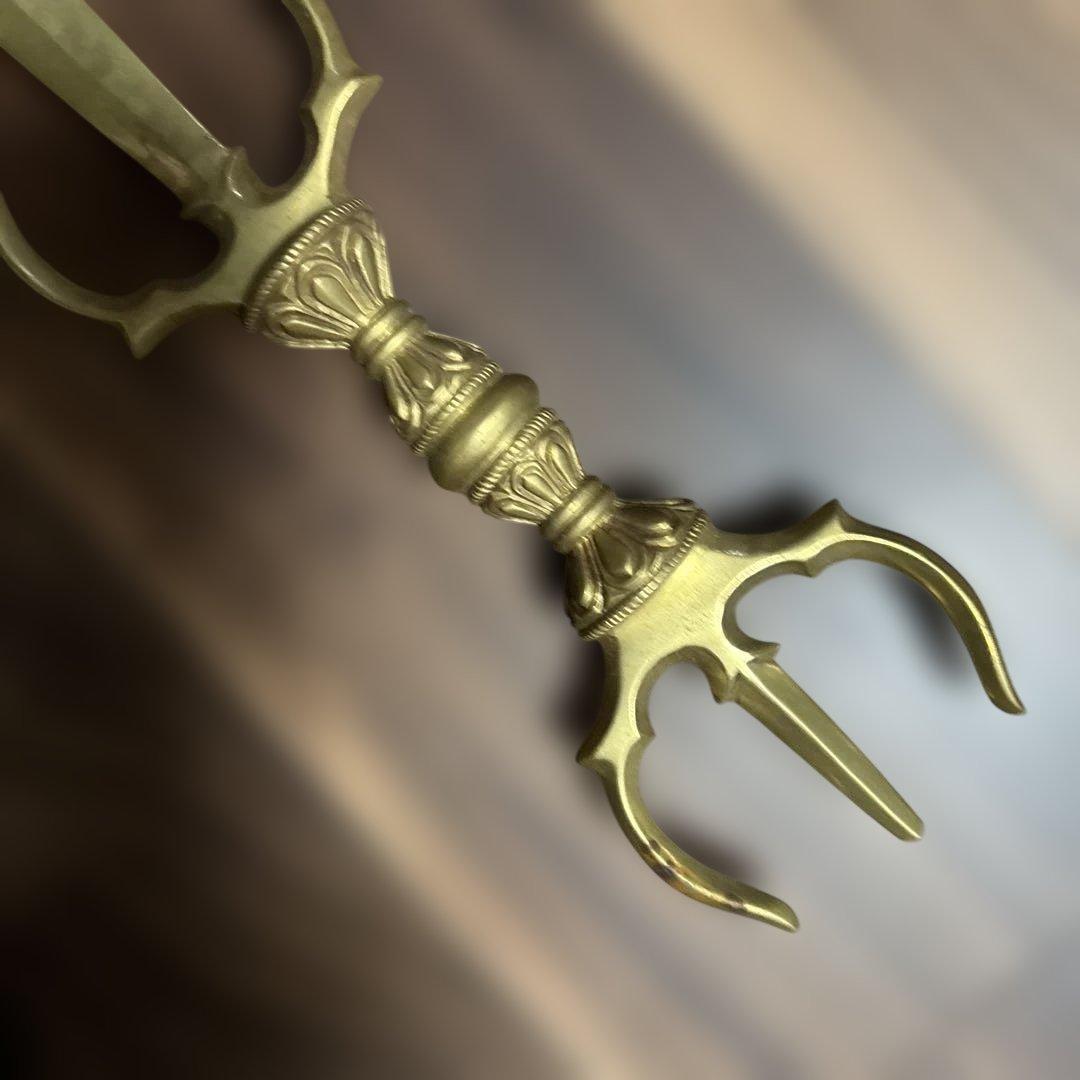 金色の装飾剣型置物　龍