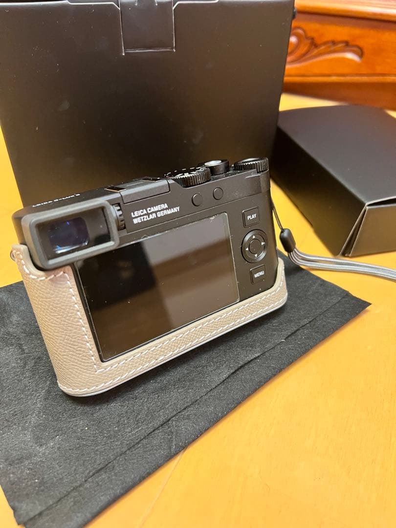 ライカ LEICA D-LUX8 Black ハンドグリップ 他付き