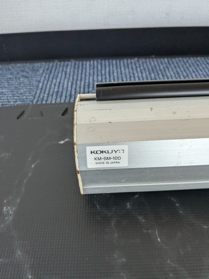 【定価74,000円】100インチコクヨ プロジェクタースクリーン