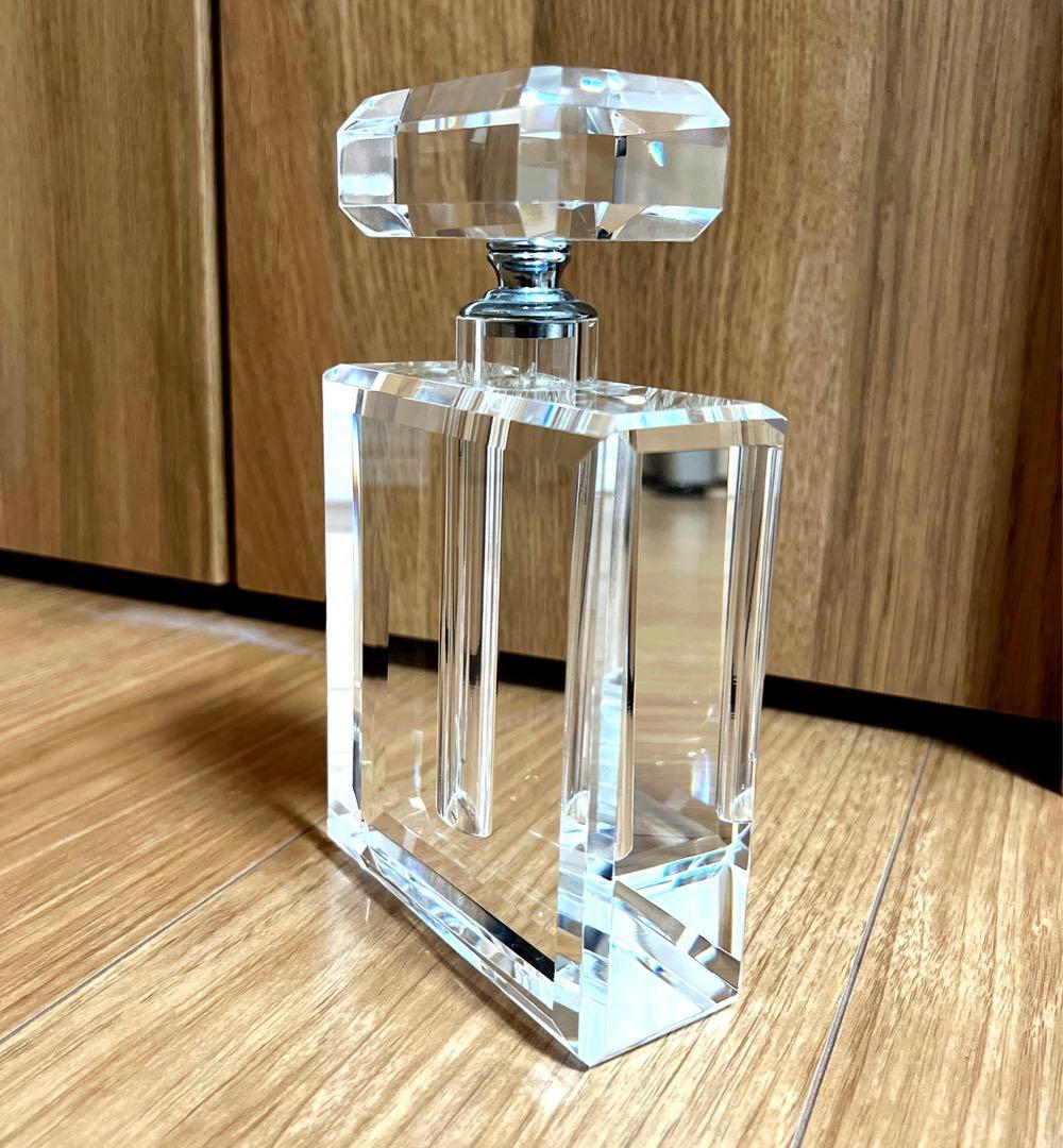 ガラスの香水瓶