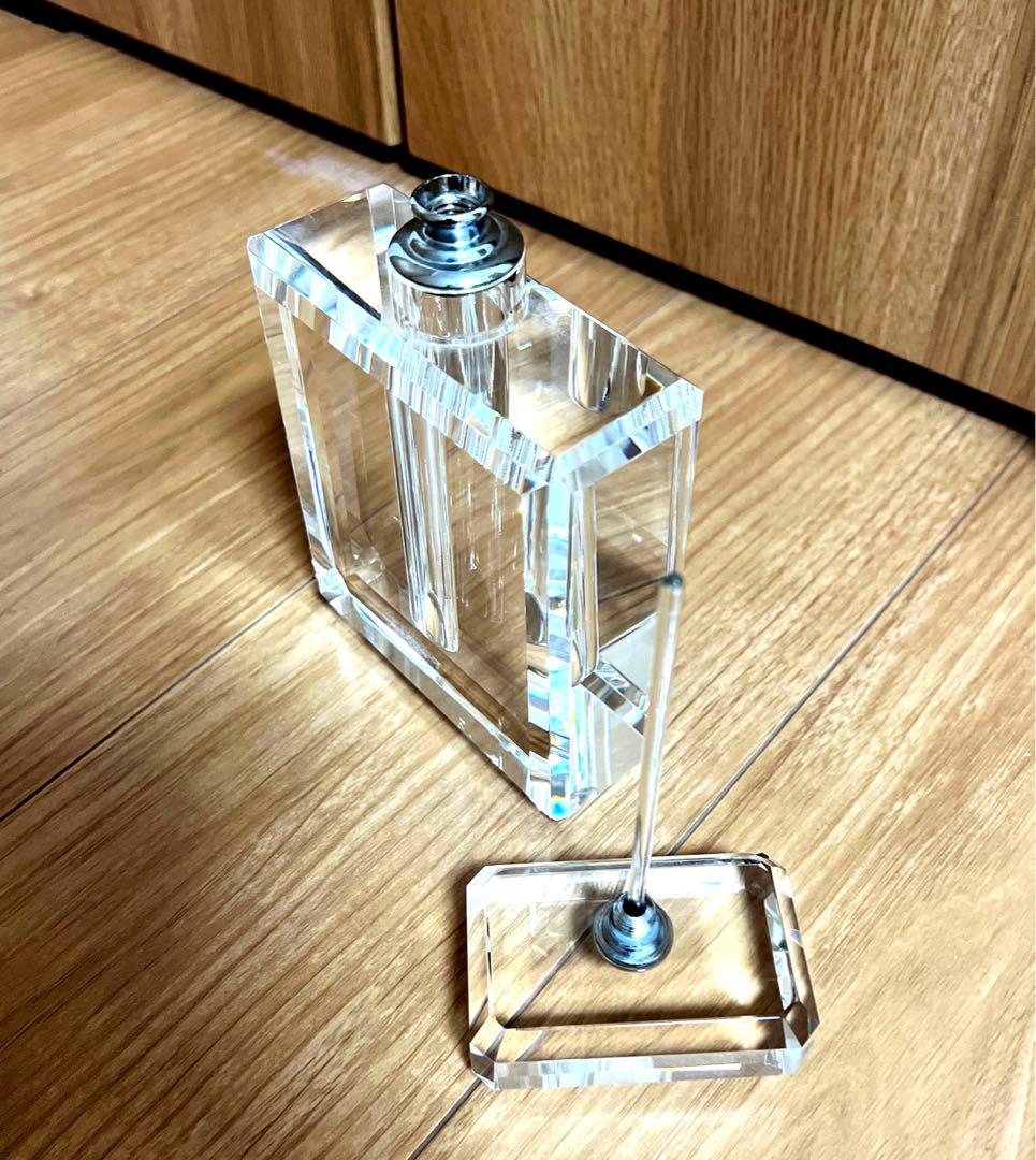 ガラスの香水瓶