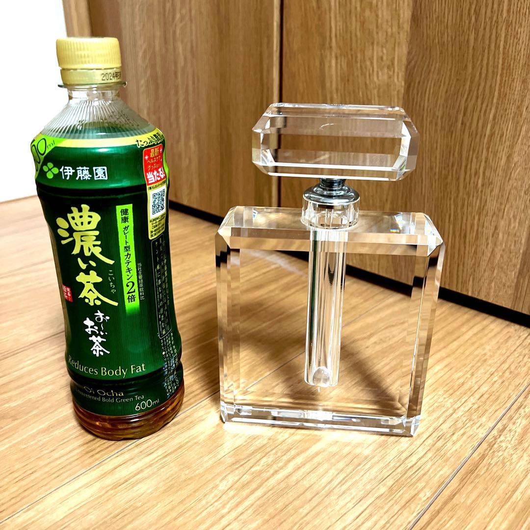 ガラスの香水瓶