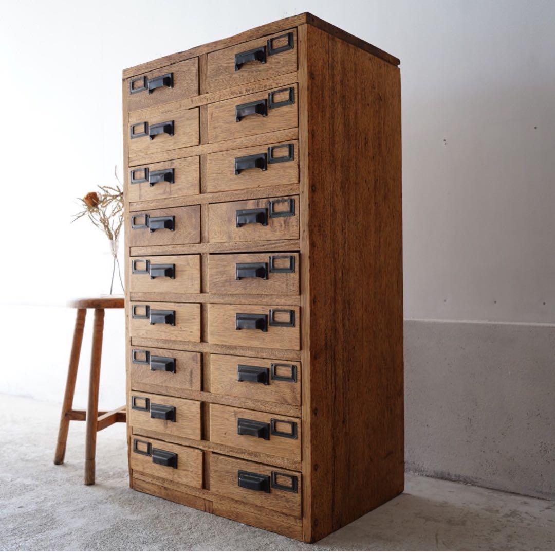 18杯の引き出し　チェスト