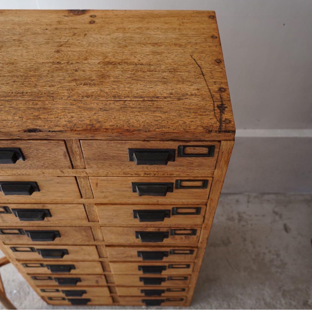 18杯の引き出し　チェスト