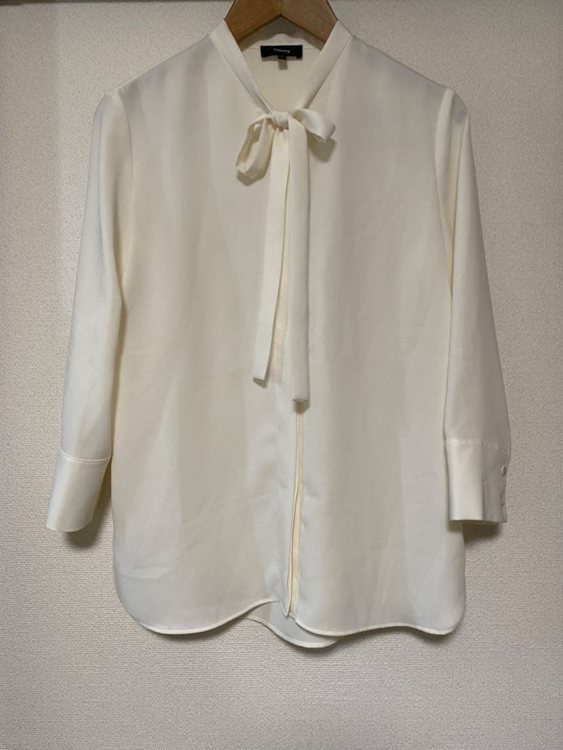 セオリー　ジョーゼットタイブラウス　アイボリー　Sサイズ　ボウタイ　長袖　白系