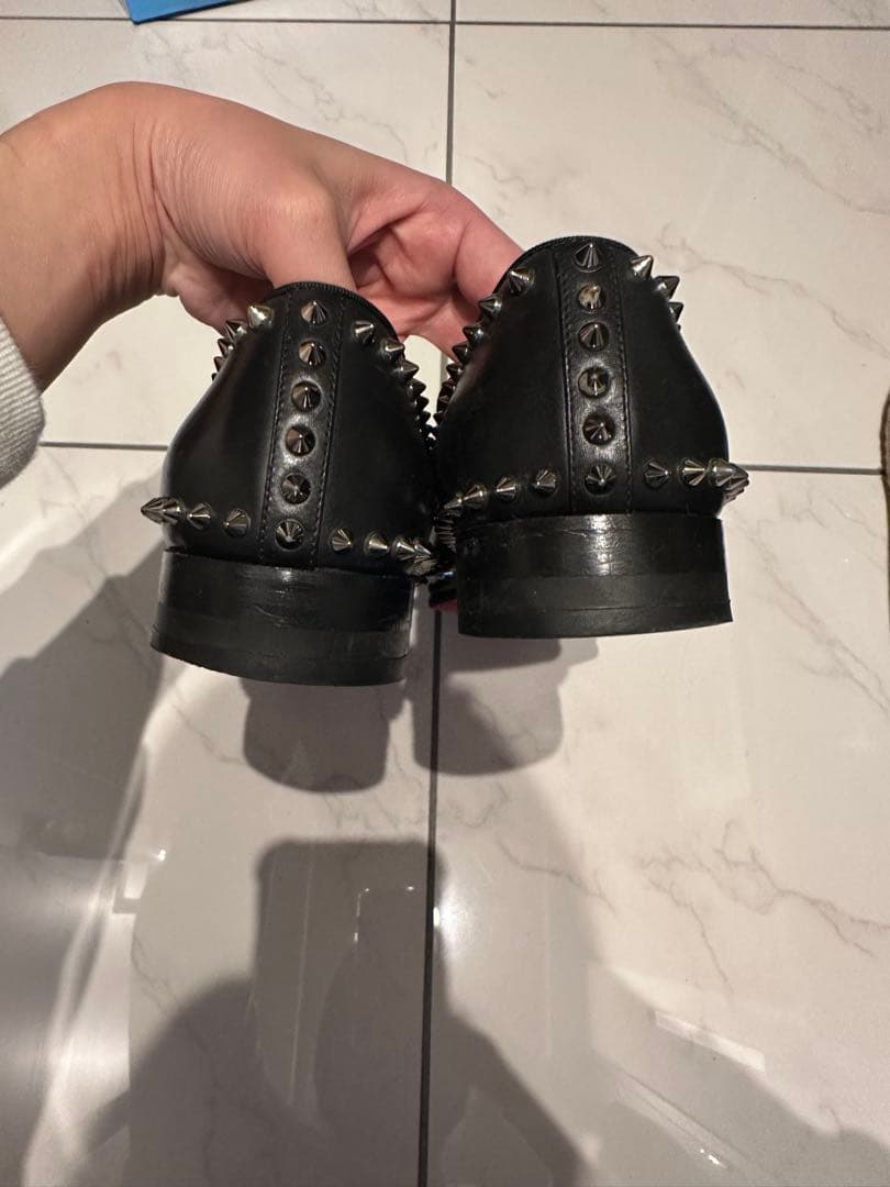 じぇねらりすと　クリスチャンルブタン 革靴　スタッズ