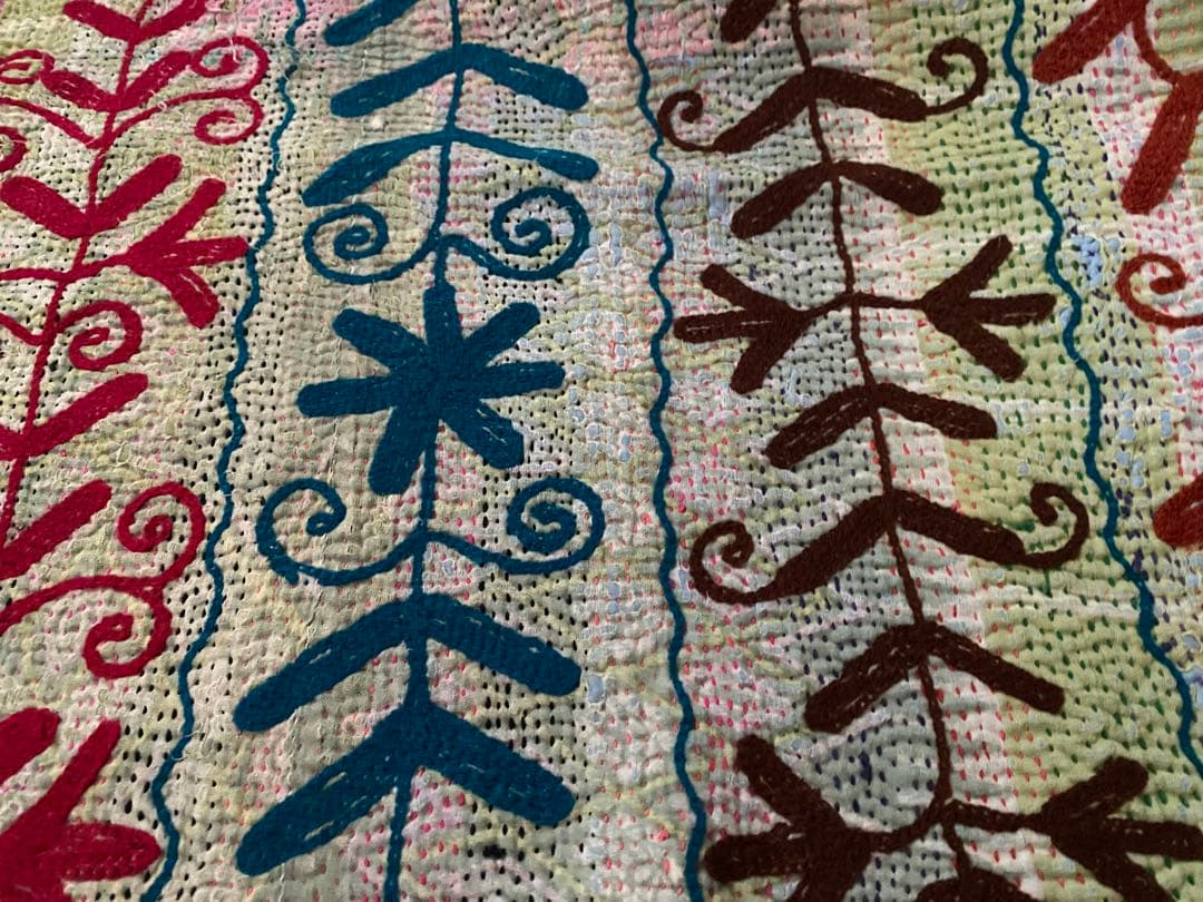 スザニ刺繍　ヴィンテージカンタキルト　セール中　インド　手仕事