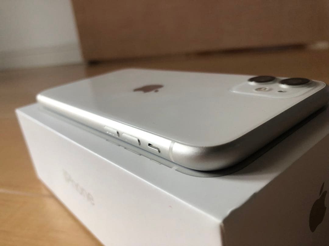 (美品)SIMフリー iPhone11 128GB ホワイト おまけ付