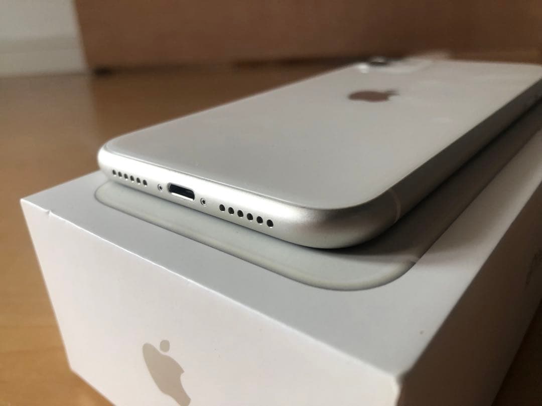 (美品)SIMフリー iPhone11 128GB ホワイト おまけ付