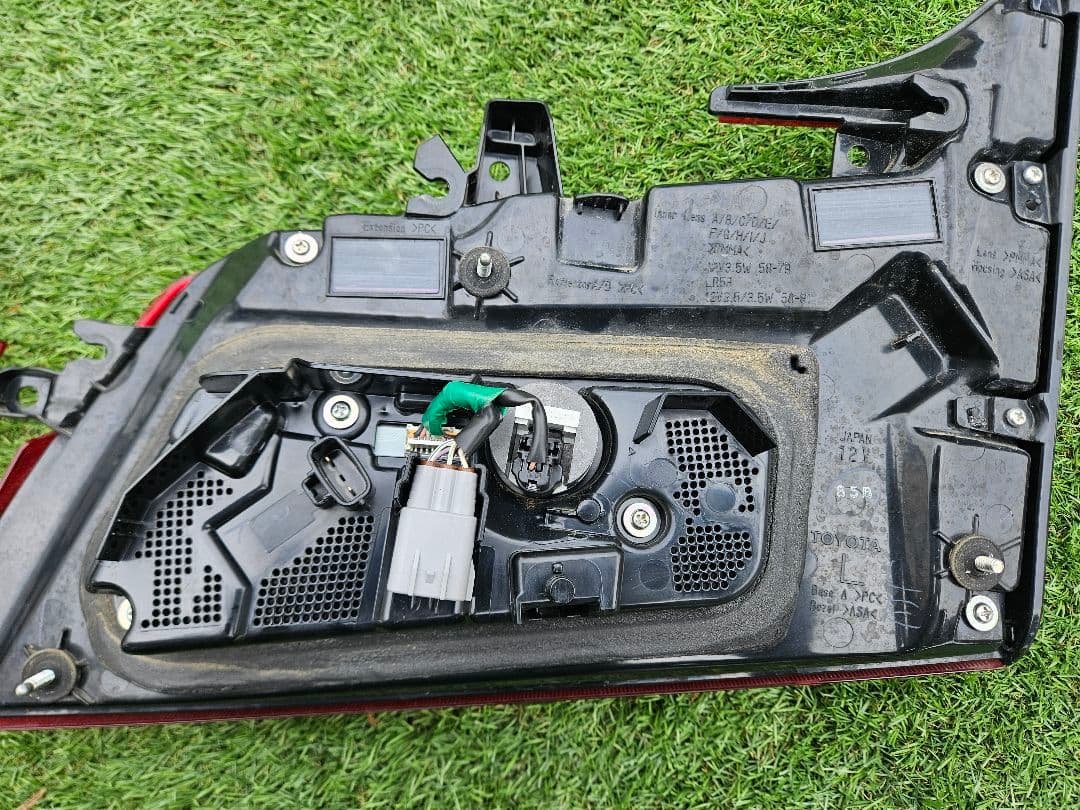 アルファード30後期純正テールランプ