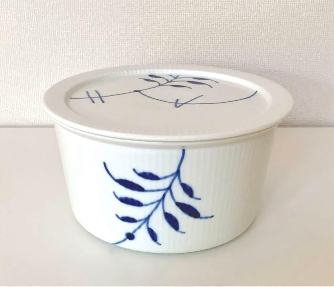 ロイヤルコペンハーゲン 蓋付きオーブンウェア ブルーフルーテッドメガ