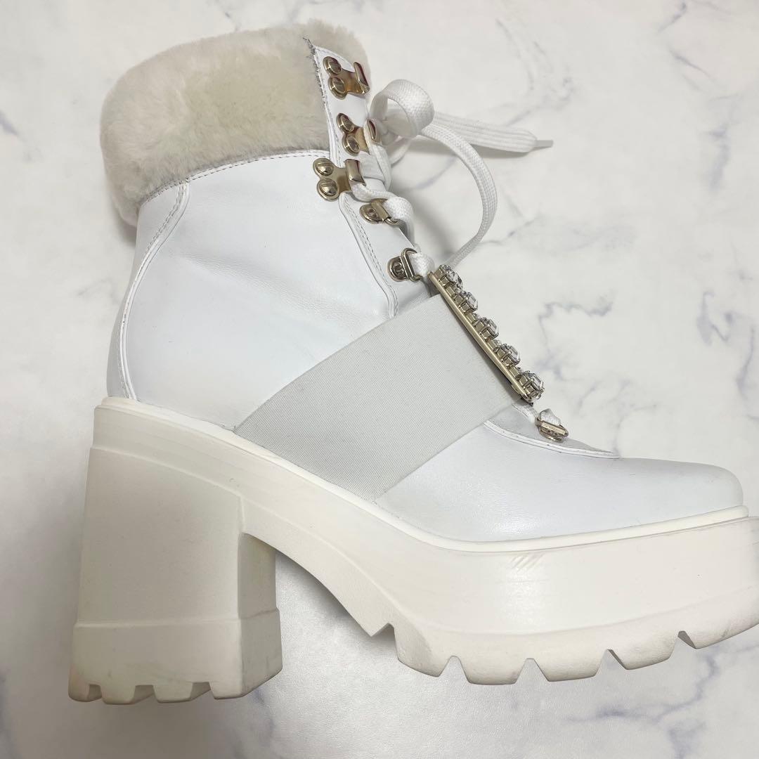 プ*読様 ロジェヴィヴィエ ビジュー ホワイト Roger Vivier ファー