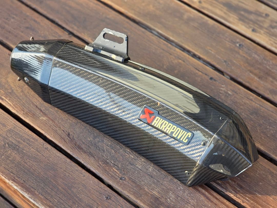 【LR6】AKRAPOVIC アクラポビッチ 風 60.5 汎用 サイレンサー