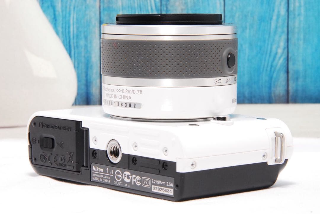 ミラーレス ニコン1 J1 ホワイト 10-30mmレンズ付き Nikon
