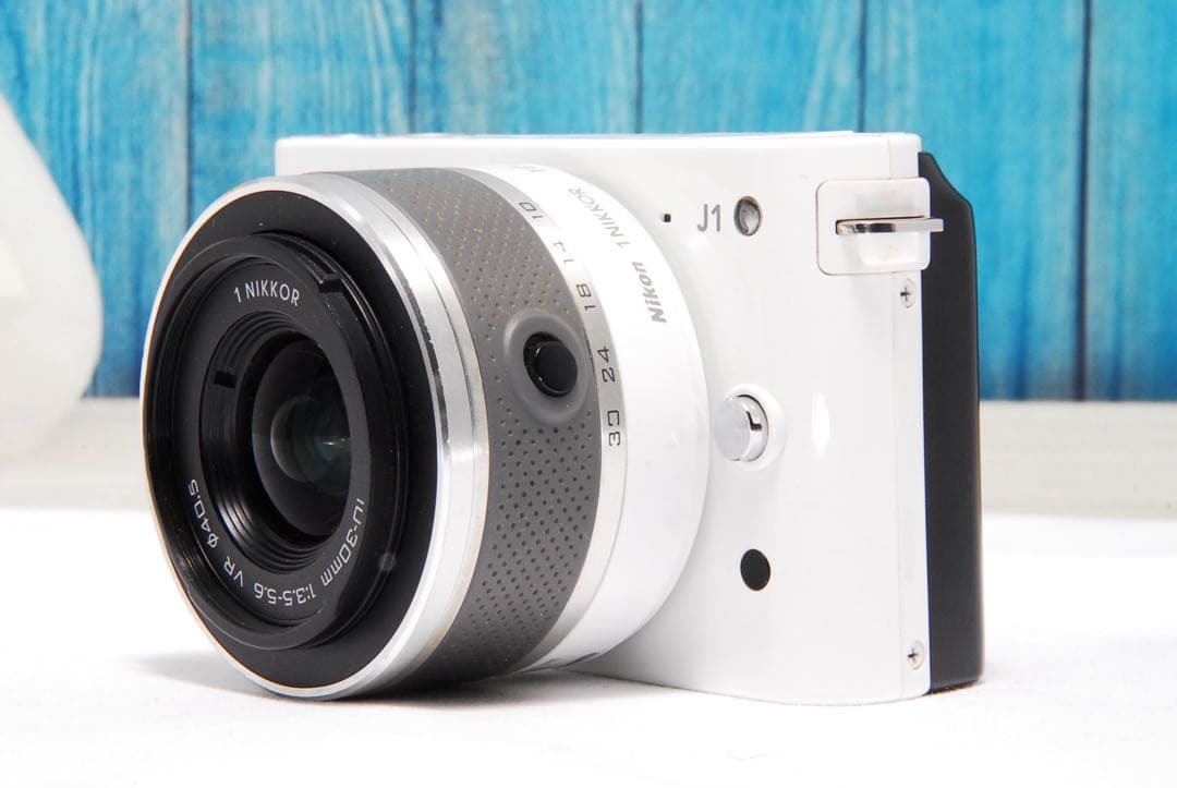 ミラーレス ニコン1 J1 ホワイト 10-30mmレンズ付き Nikon