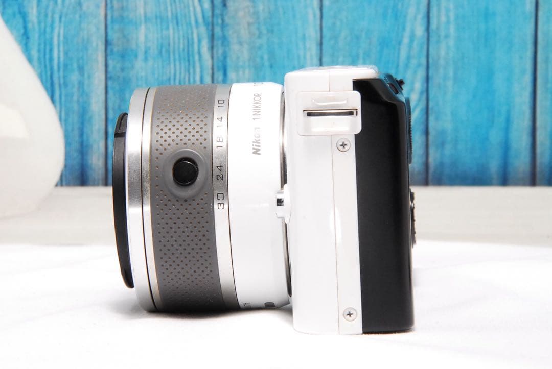ミラーレス ニコン1 J1 ホワイト 10-30mmレンズ付き Nikon