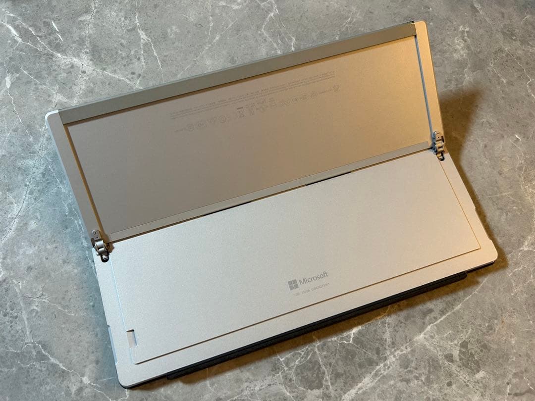 Surface Pro 12.3型 i5 256GB 8GB タイプカバー付き