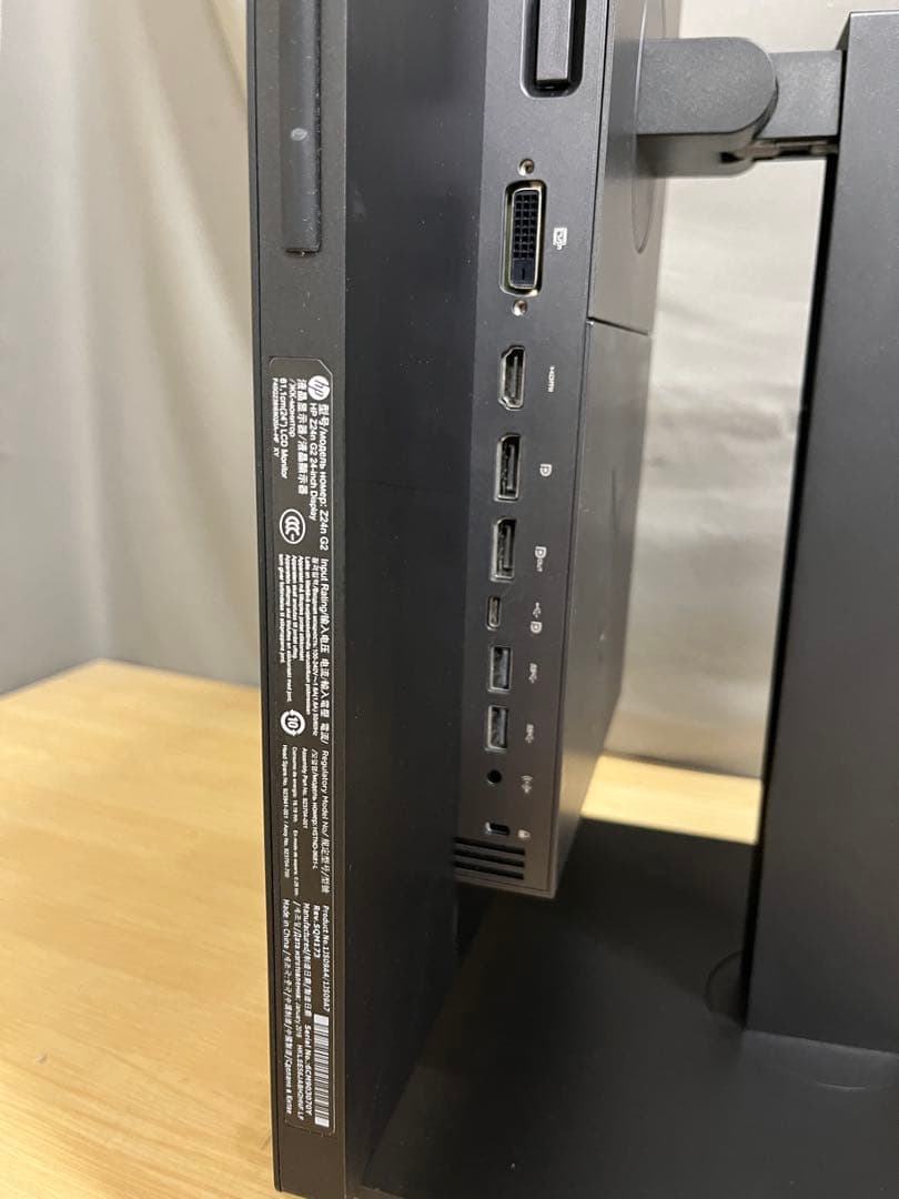 美品HP Z24n G2 24インチモニター　PS4対応　回転機能USB-Cハブ