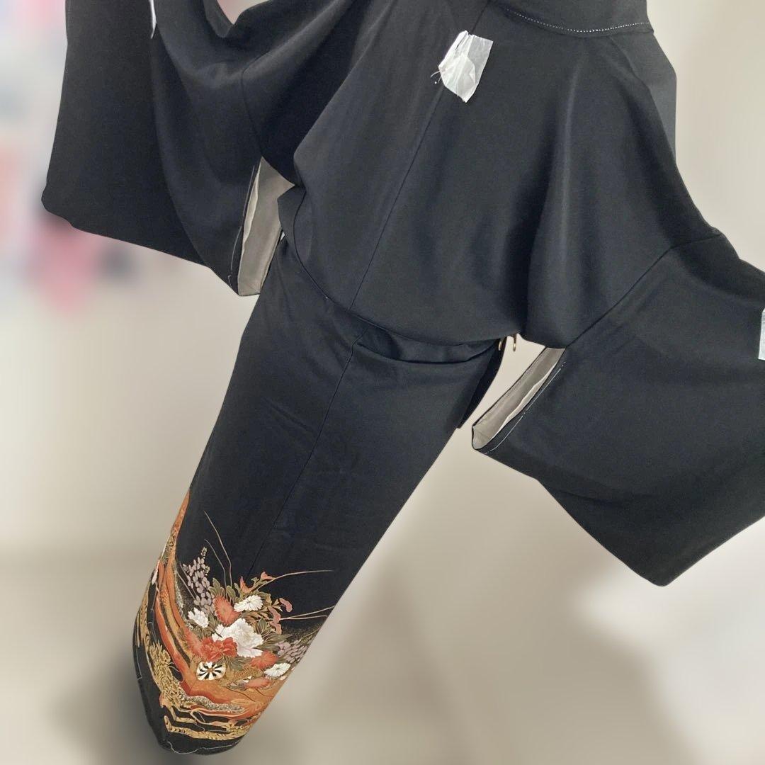 新品　豪華黒留袖フルセットお探しの方に　袋帯　付き　駒刺繍　流水花車文　金銀彩