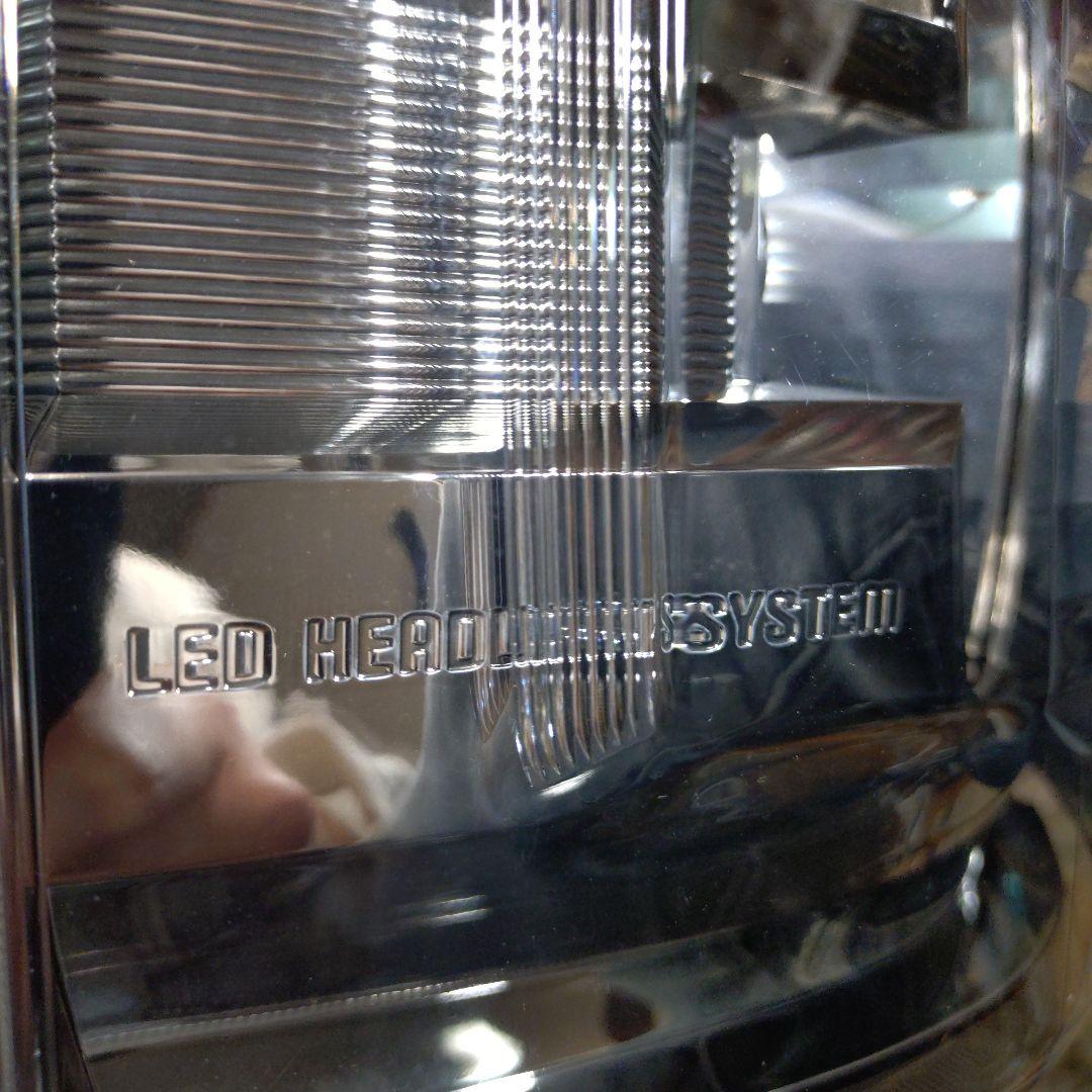 トヨタ ハイエース 4型以降 純正LEDヘッドランプ ヘッドライト 右側