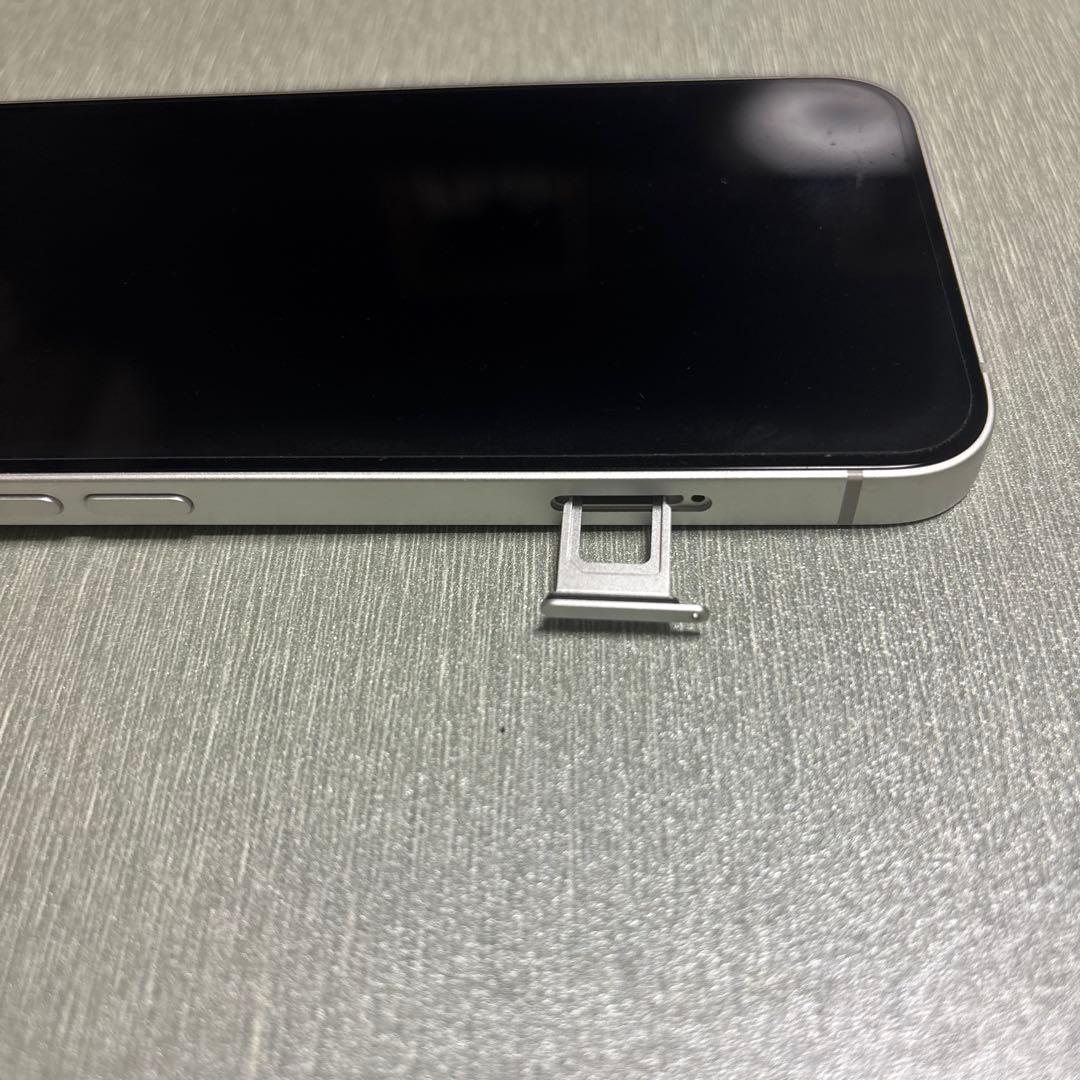 【美品】iPhone16e 128GB ホワイト simフリー