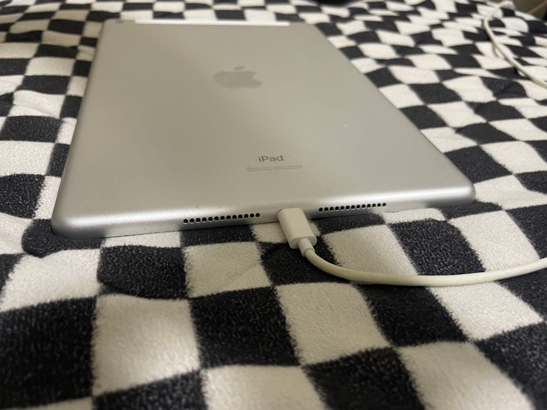 Apple iPad 7 (第7世代) 32GB シルバー