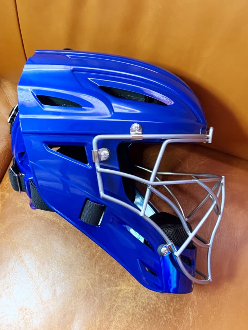 新品2025年★アメリカ国内限定☆アンダーアーマー☆キャッチャーヘルメット☆青