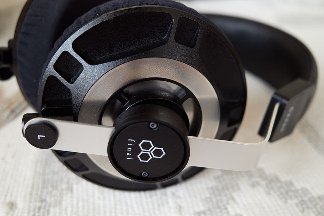 Final D8000 + C093シルバーコートケーブル + キャリーケース