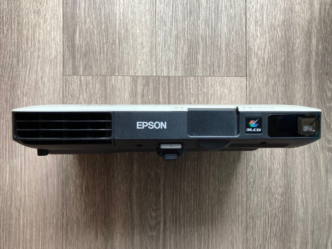 EPSON EB-1785W 映画鑑賞に最適！ スマホからワイヤレスで投写できる