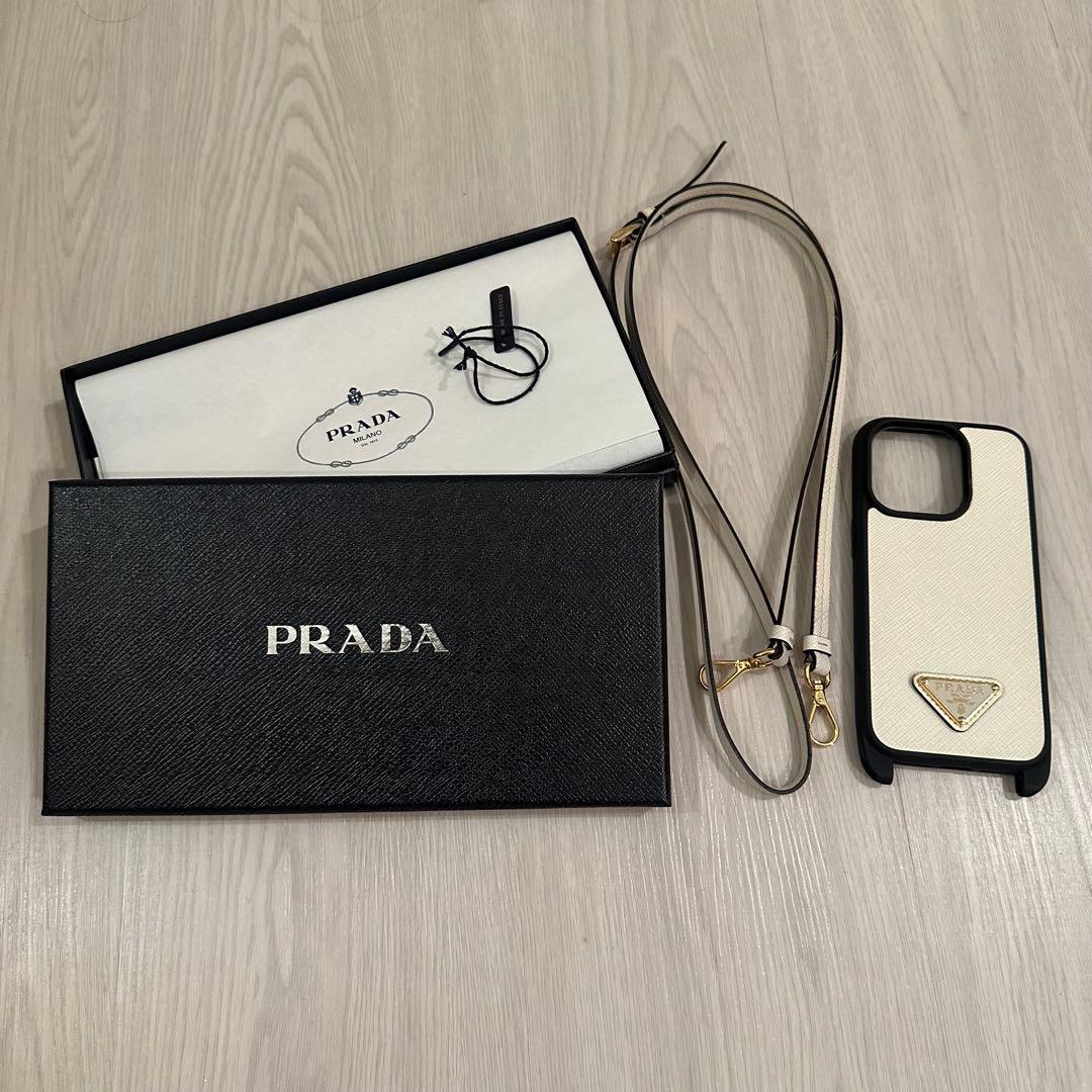 美品✨PRADA サフィアーノトライアングル iPhone14proケース