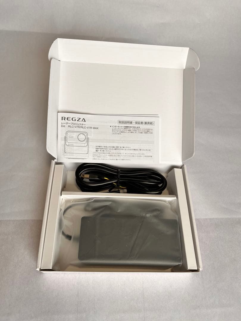 TVS REGZA 4Kレーザープロジェクター RLC-V7R