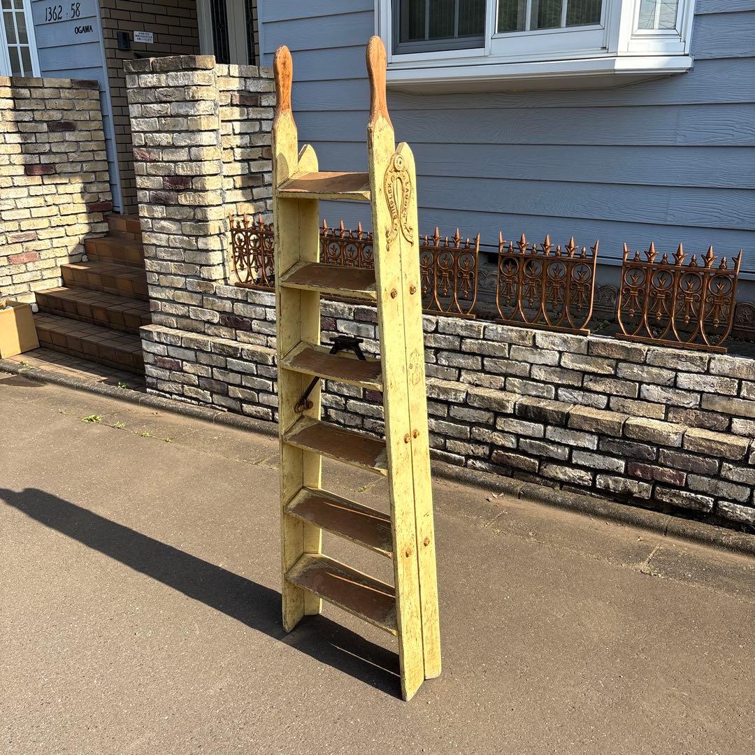 ステップラダー　アンティーク　飾り棚
