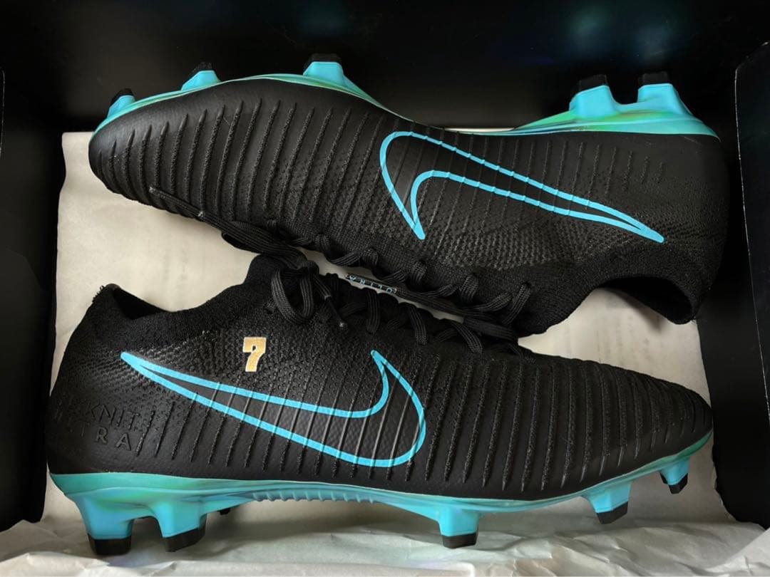 ナイキ　マーキュリアル　モレリア　アディダス　プーマ　マーキュリアルヴェイパー