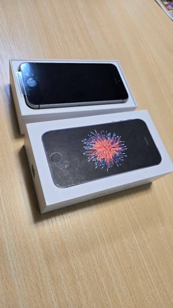 iPhone SE　32GB　スペースグレー