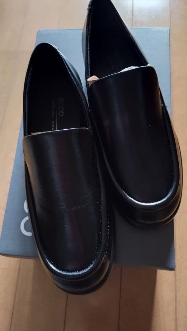 ecco スリッポン　ブラックレザー ローファー型