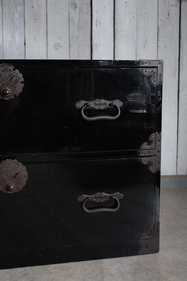 綺麗な丸金具庄内箪笥　2段 　 中桐製
