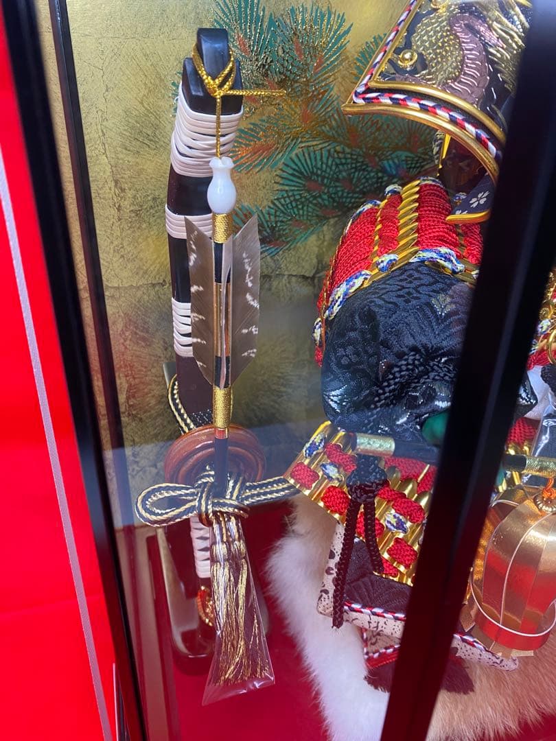 東京久月　五月人形　家紋付き若大将飾りオルゴール付六角ガラスケース入