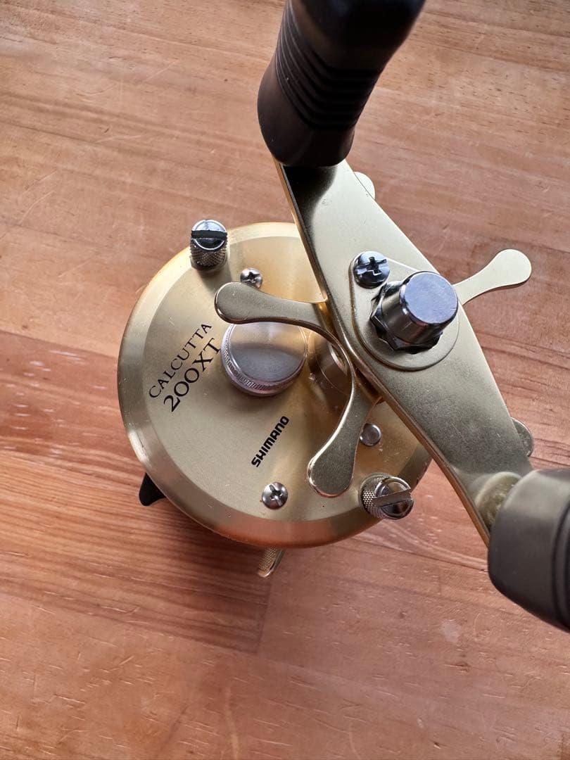 シマノSHIMANOカルカッタ200XT　右巻き
