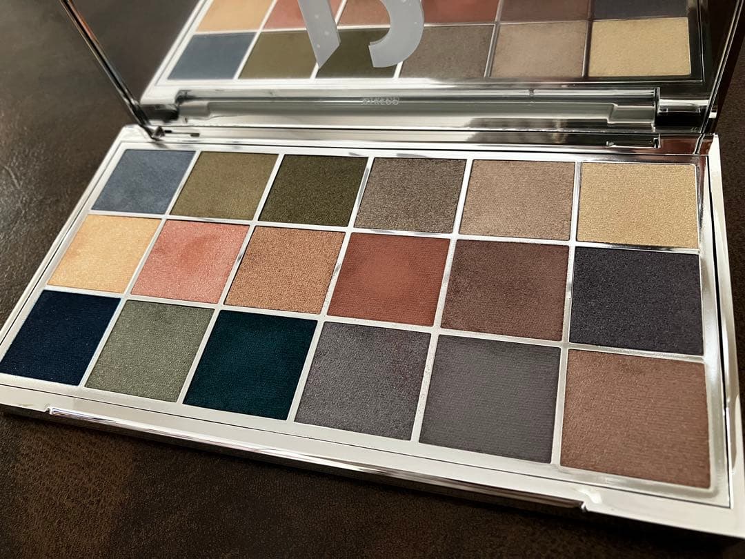 BYREDO アイシャドウパレット　ミネラルスケープ