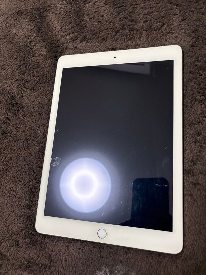 Apple iPad (モデル A1567) シルバー
