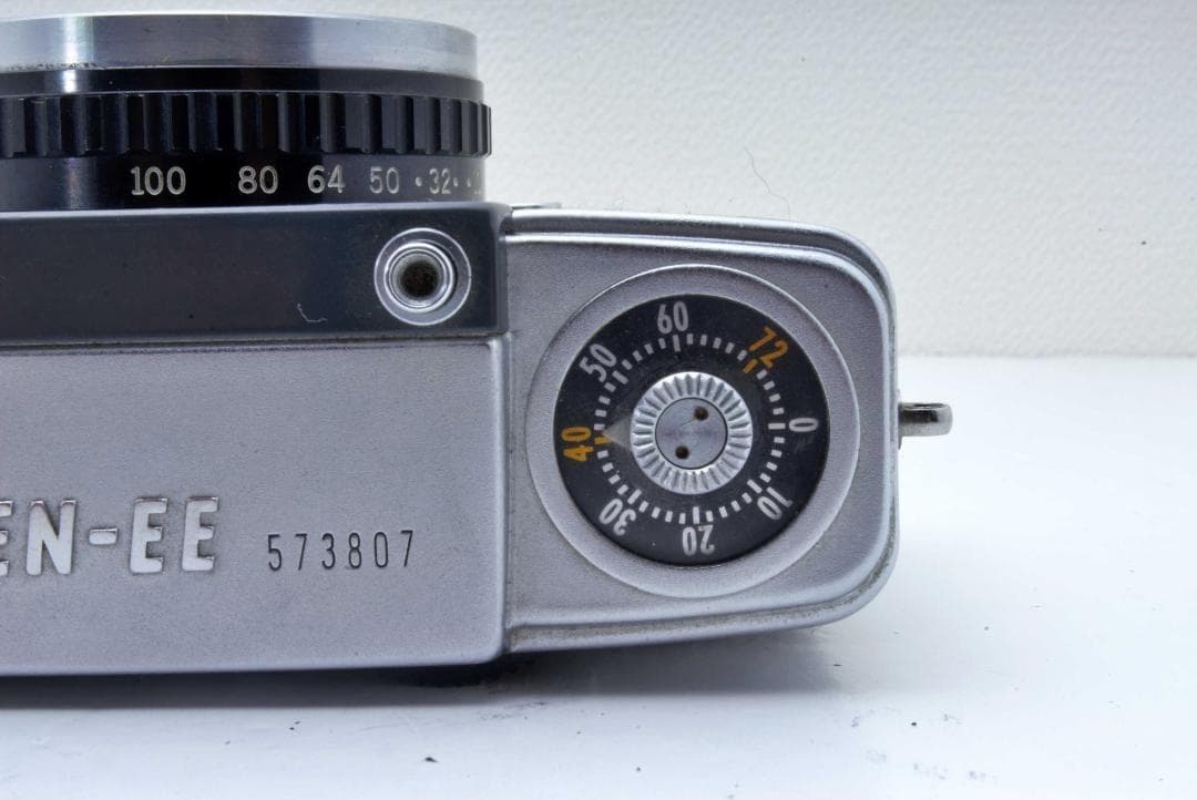 OLYMPUS　PEN-EES　ハーフサイズ　レトロカメラ　可愛い　コンパクト