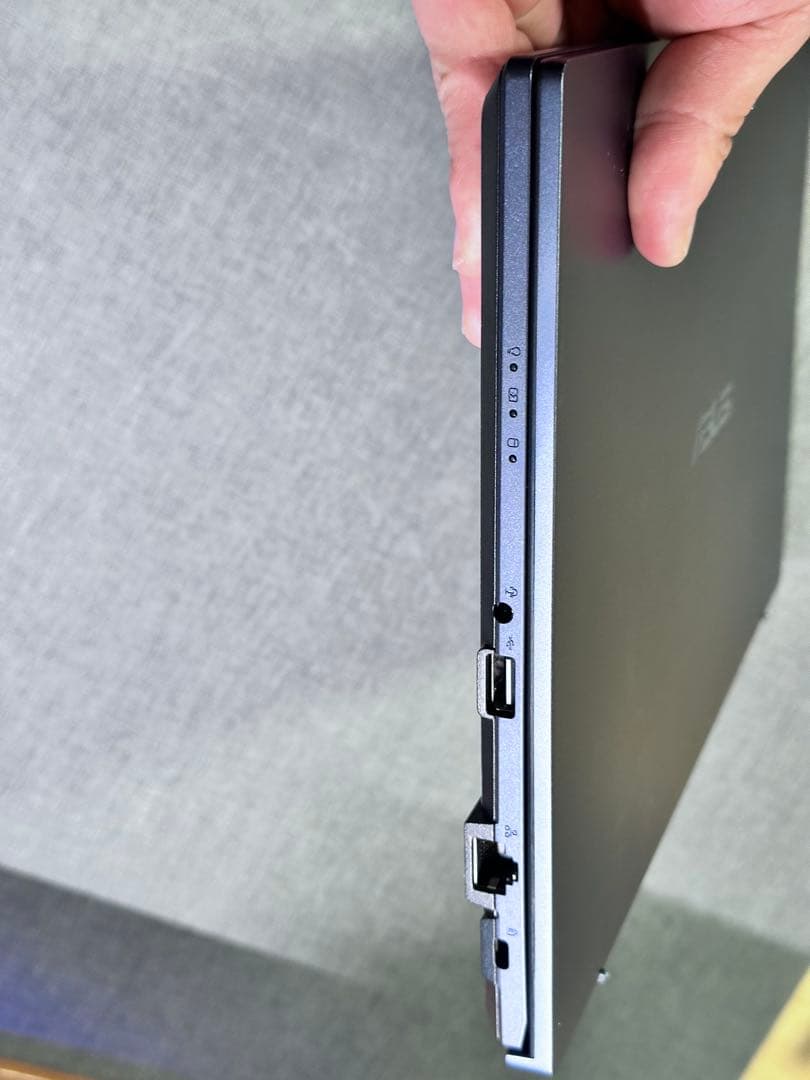 ASUS B1400C 2022年モデル　i7-16GB-512GB