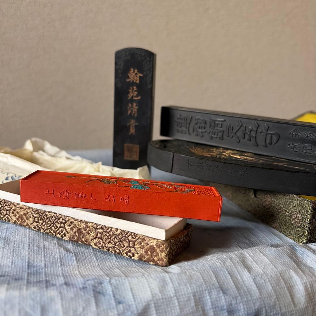 墨　唐墨　文房四宝　中国　朱墨　魚戯蓮　書画　書道　硯