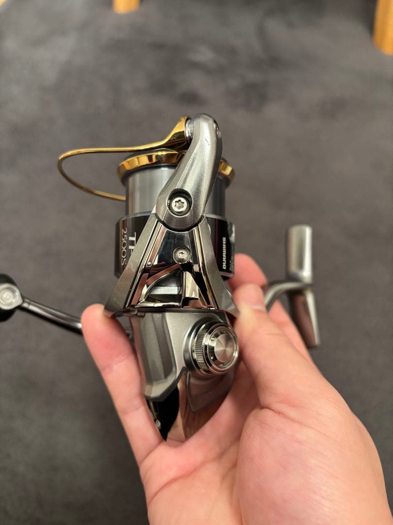 【美品】シマノ　15 ツインパワー　2500HGS