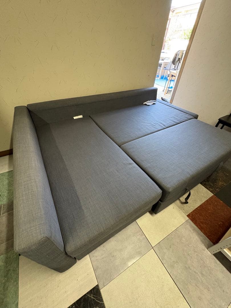 L字型グレーソファ ベッド変形可能￼ 状態良好な中古品