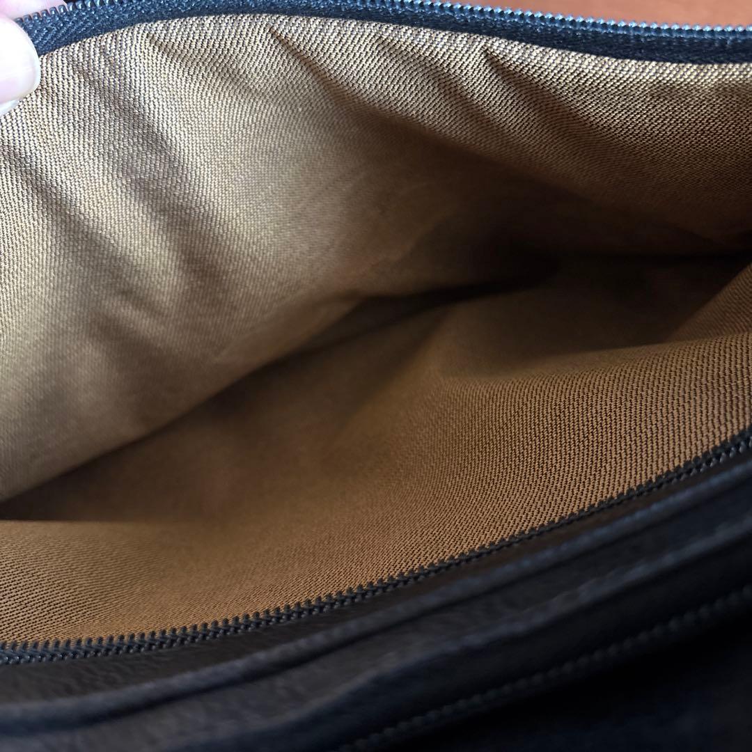 valentino garavani 黒 レザー ショルダーバッグ