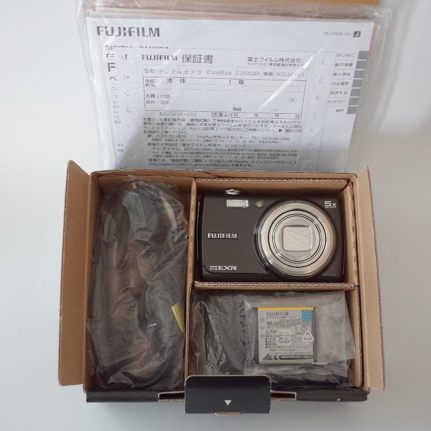 Fujifilm FinePix F200EXR コンパクトデジタルカメラ 美品