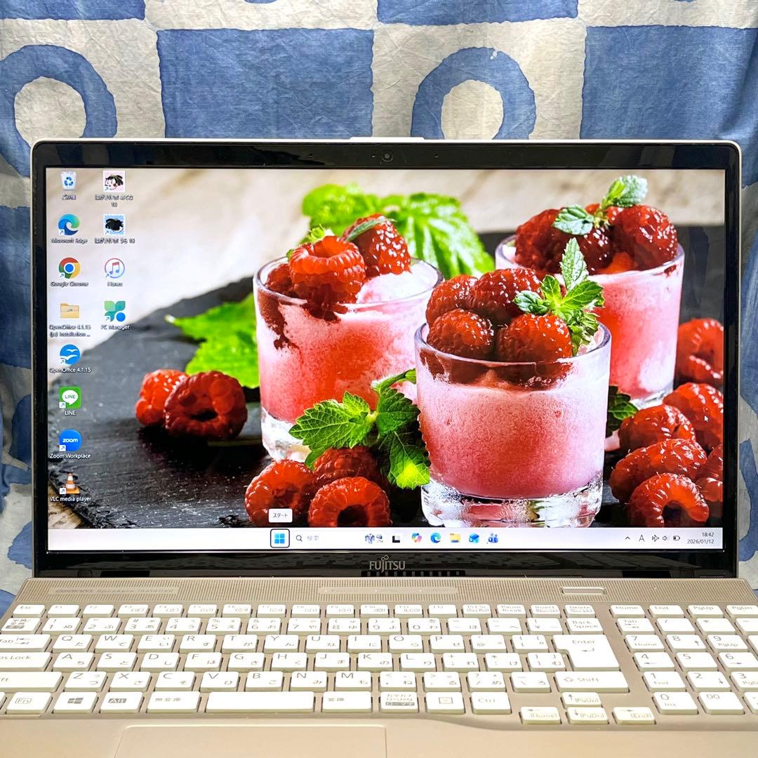 快適SSD☆美しいゴールドノートパソコン♪第7世代！カメラ付！Windows11